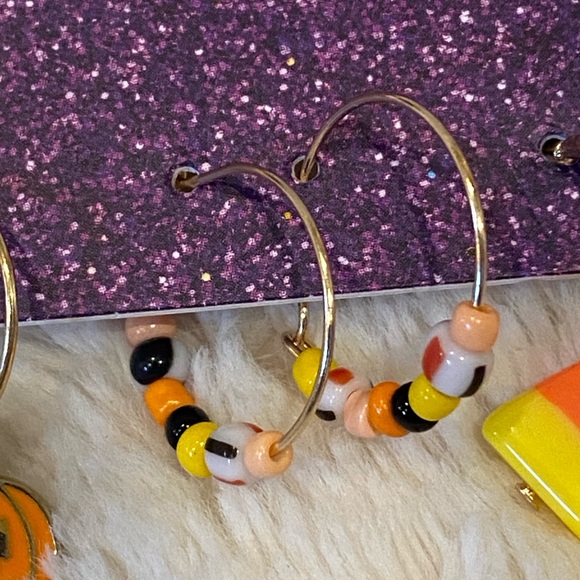 Bundle of Spooky brand Halloween 3-pk Loop Earrings + 4-pk Small Hair Clips NWT - Picture 5 of 7